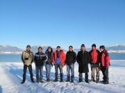 VS Nguyễn Ngọc Nội và các học trò ở VĐ Đại Nghĩa VXNG bên 1 hồ nước trên đường đi đến khu trượt tuyết ở Slovakia